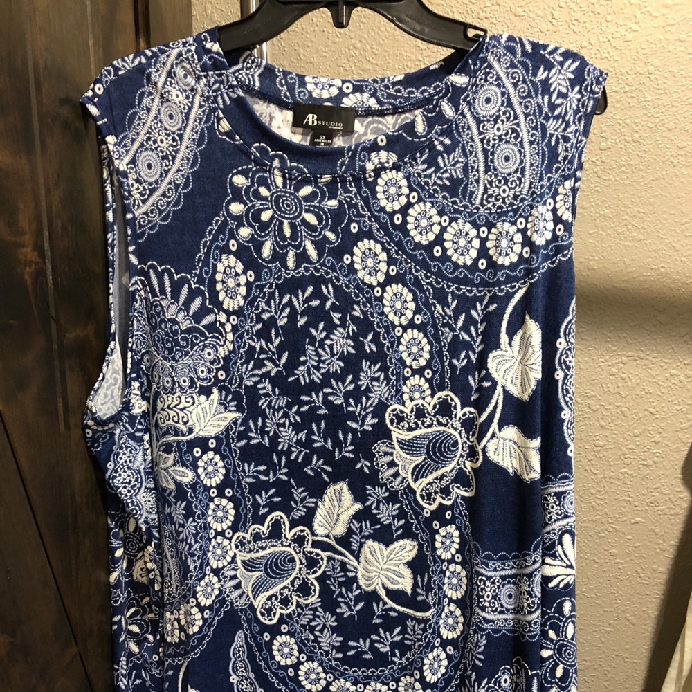 Blue design sleeveless tunic